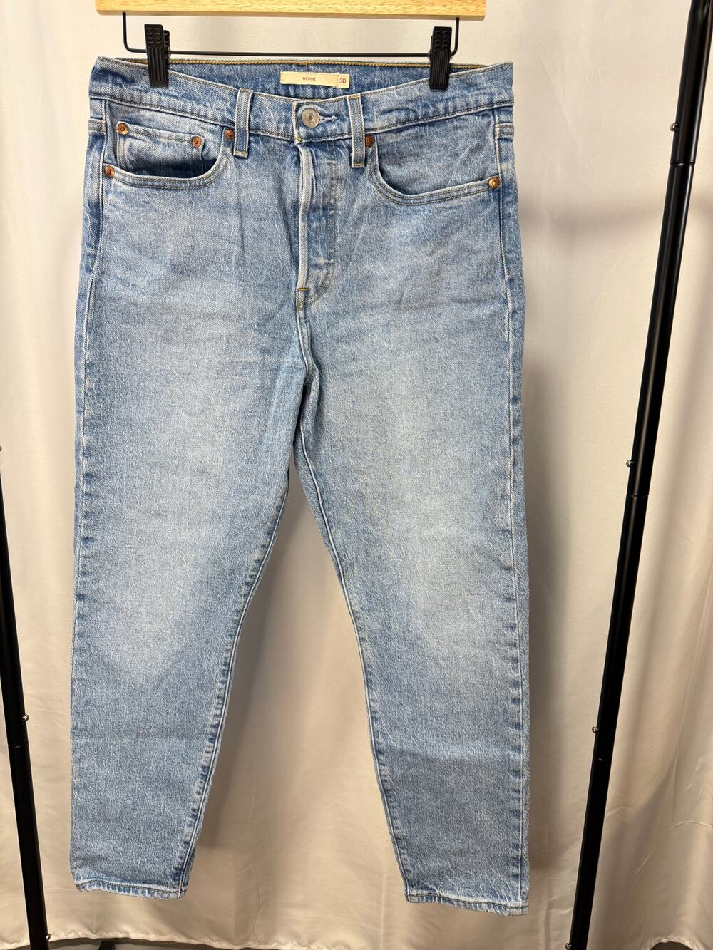 Levi’s Wedgie Fit Women’s Jeans Size 30 High Rise Button Fly Light Wash